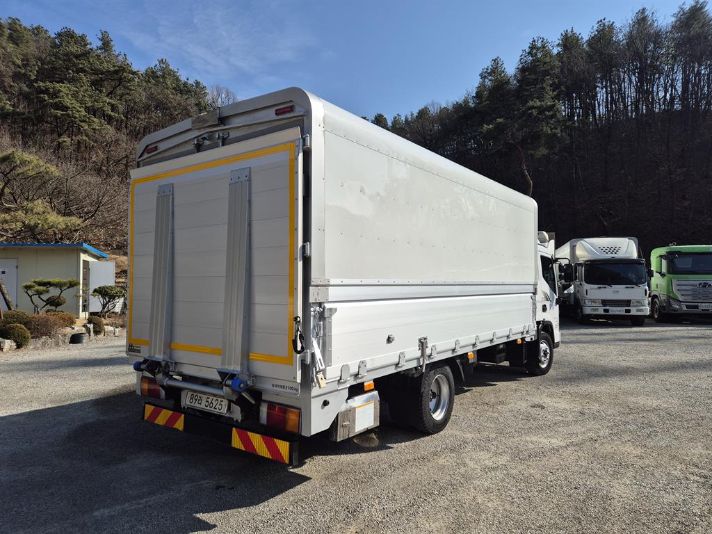 medium and large cargo truck - Vista 7