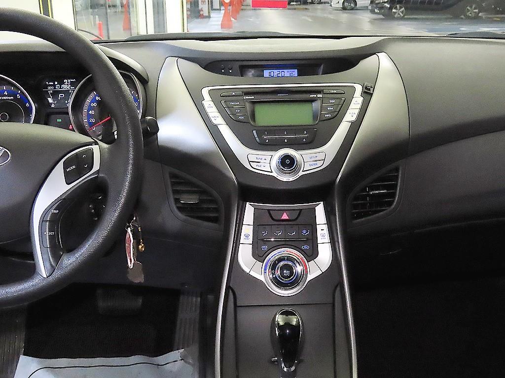 HYUNDAI Avante - Vista 11