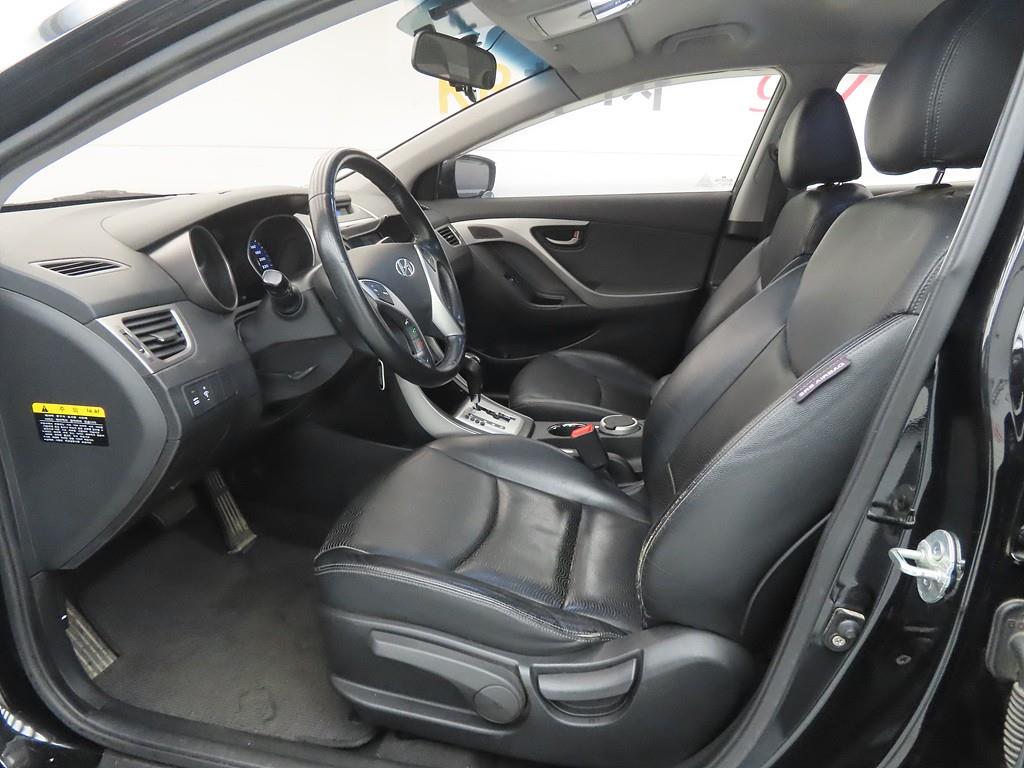 HYUNDAI Avante - Vista 5