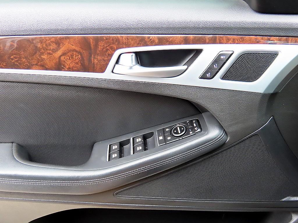 HYUNDAI Genesis - Vista 12