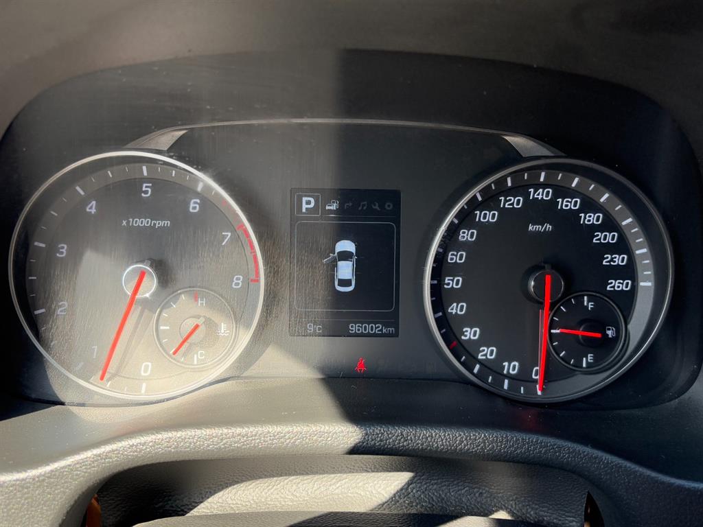 HYUNDAI Avante - Vista 7