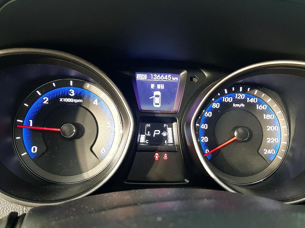 HYUNDAI i30 - Vista 7