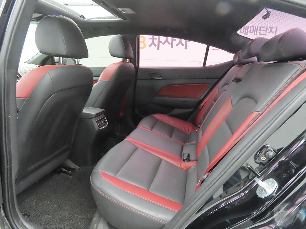 HYUNDAI Avante - Vista 6