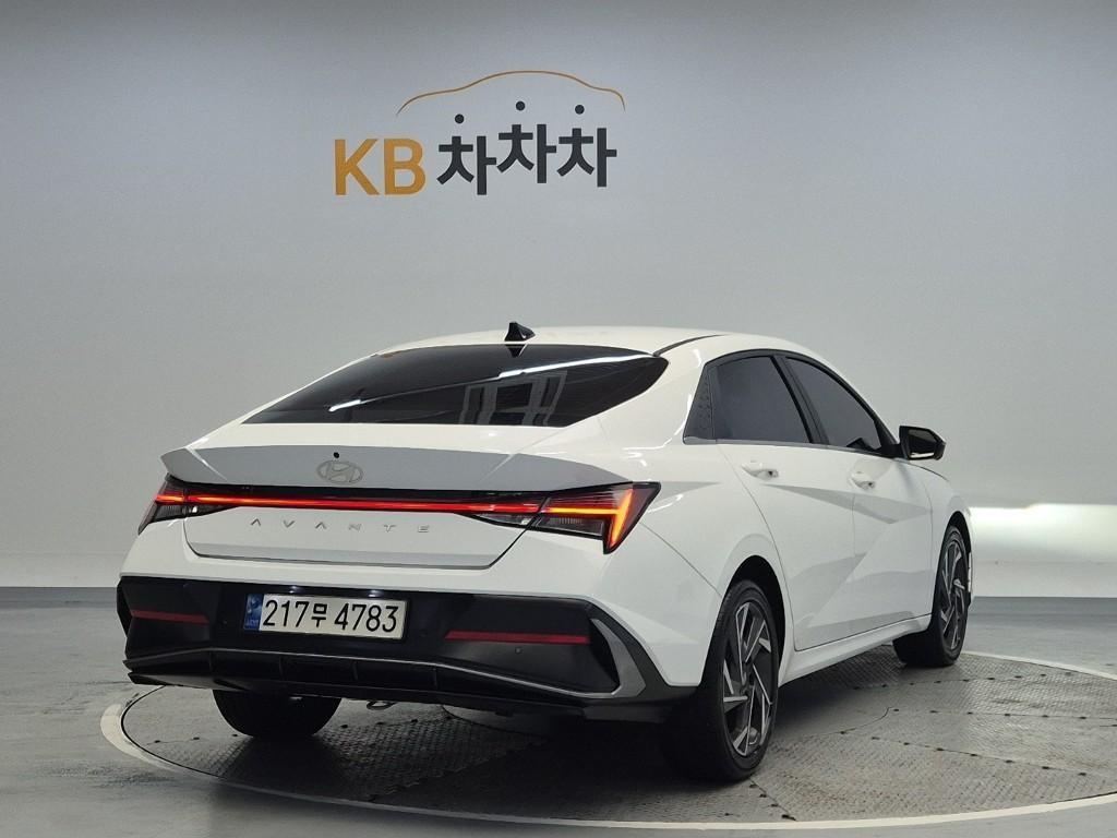 HYUNDAI Avante - Vista 3