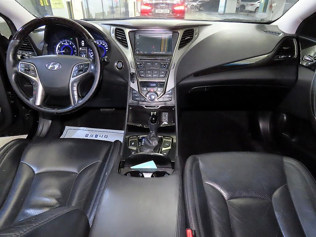 HYUNDAI Grandeur - Vista 10