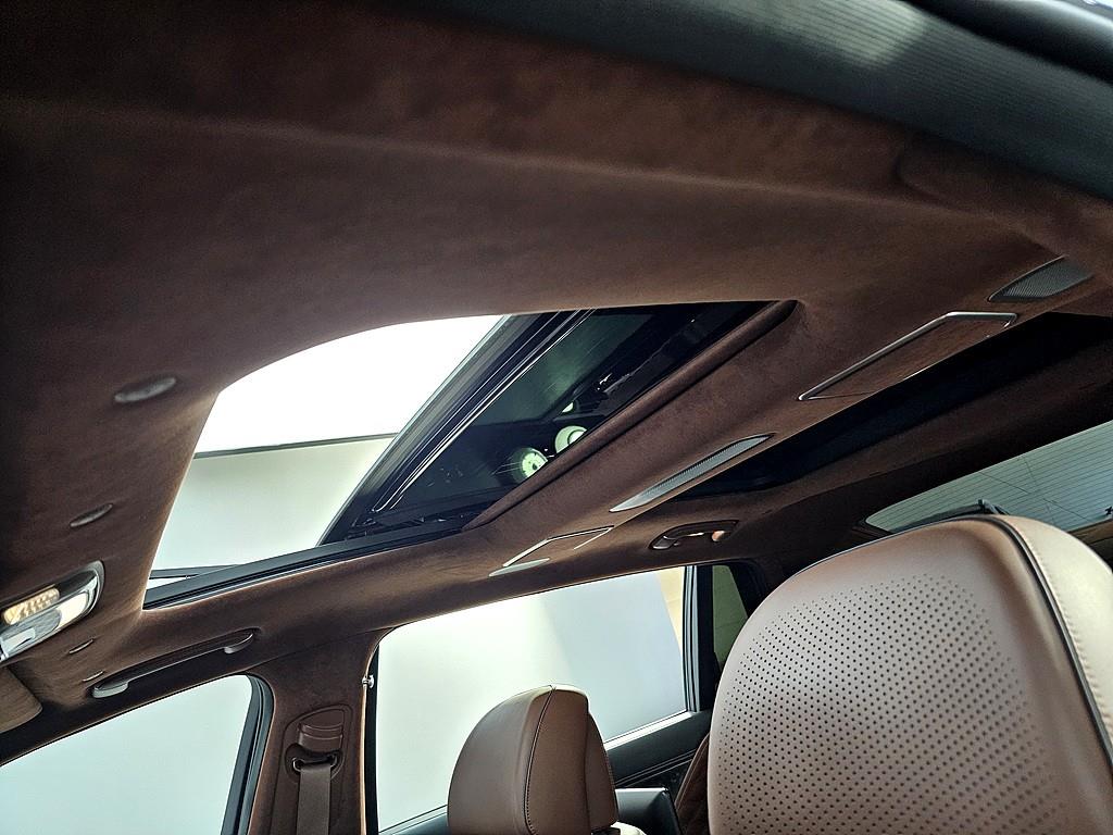 Genesis G90 - Vista 12