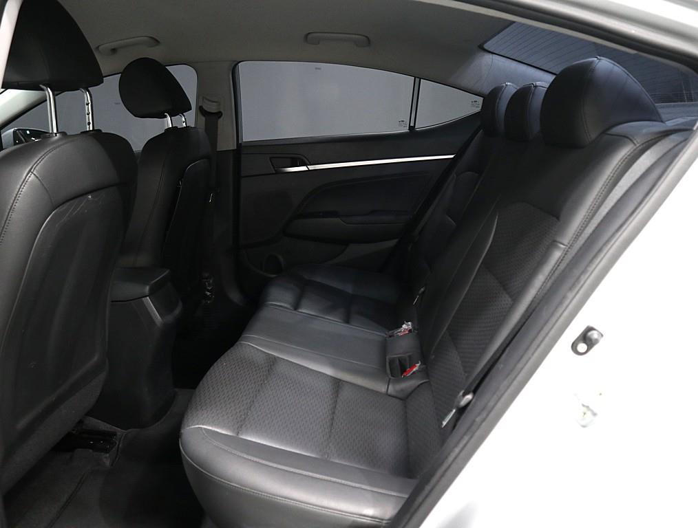 HYUNDAI Avante - Vista 10