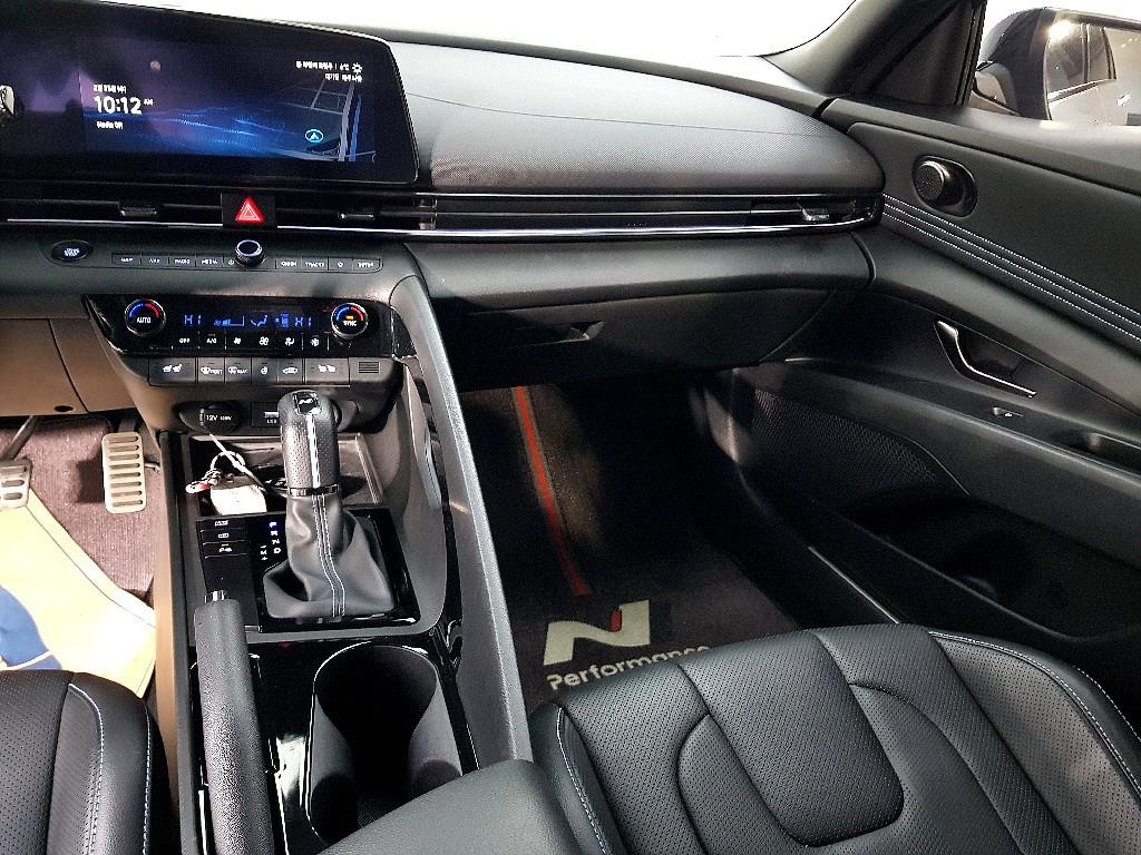 HYUNDAI Avante - Vista 10