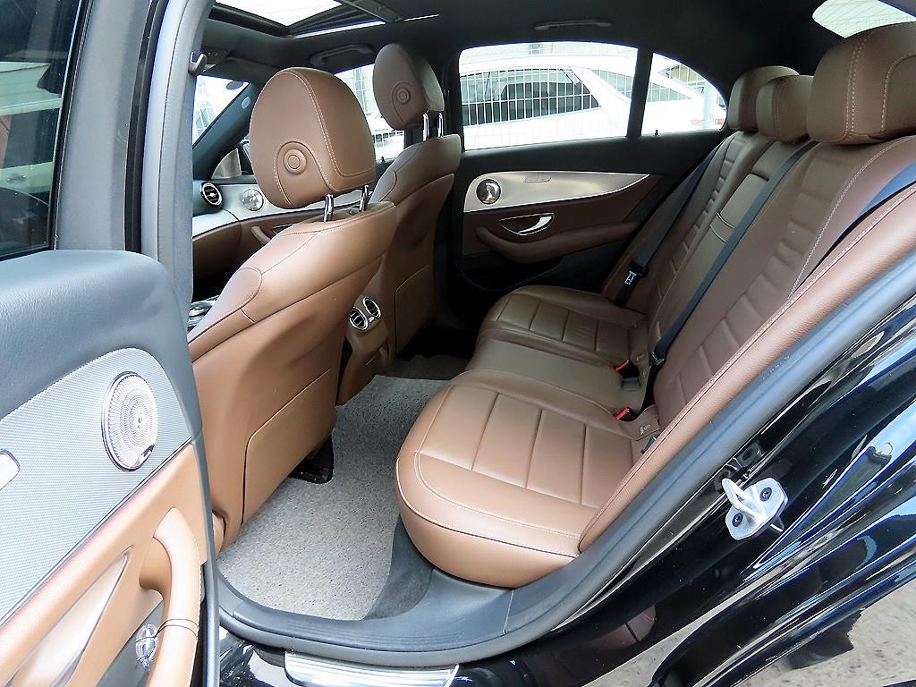 Mercedes Benz E class - Vista 6