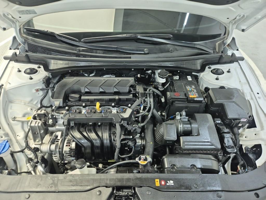 HYUNDAI Avante - Vista 5