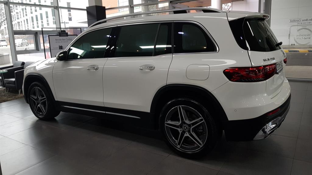 Mercedes Benz GLB Class - Vista 8