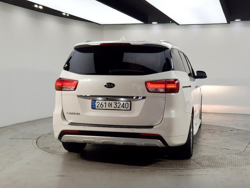 KIA Carnival - Vista 3