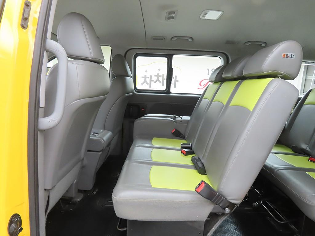 HYUNDAI Starex - Vista 6