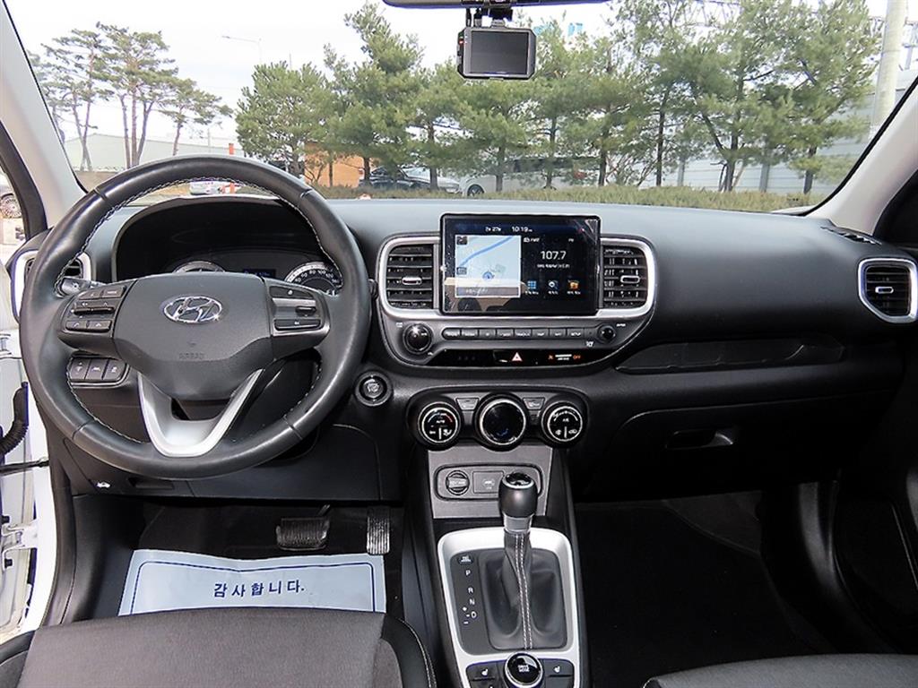 HYUNDAI Venue - Vista 7