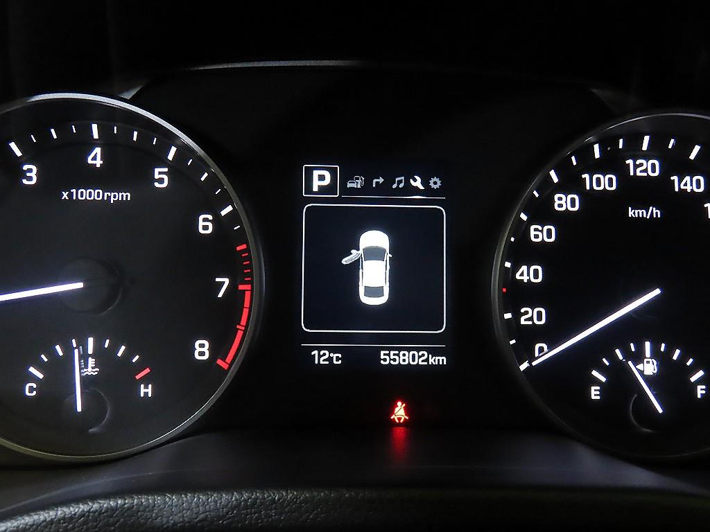 HYUNDAI Avante - Vista 9