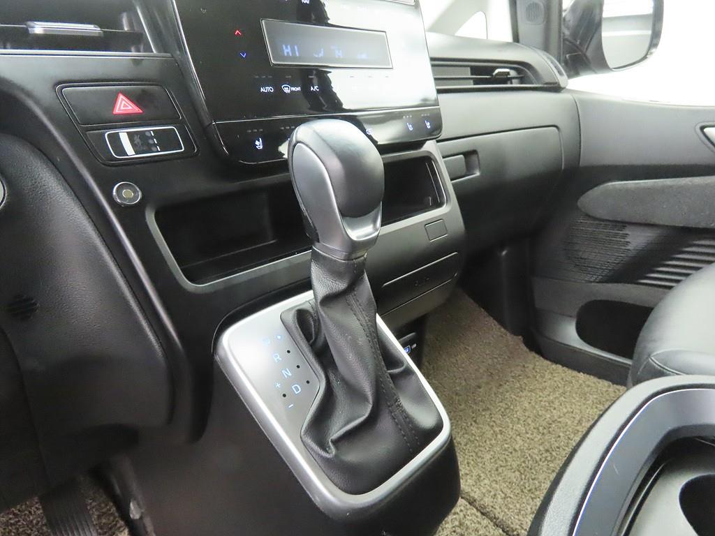 HYUNDAI Staria - Vista 11