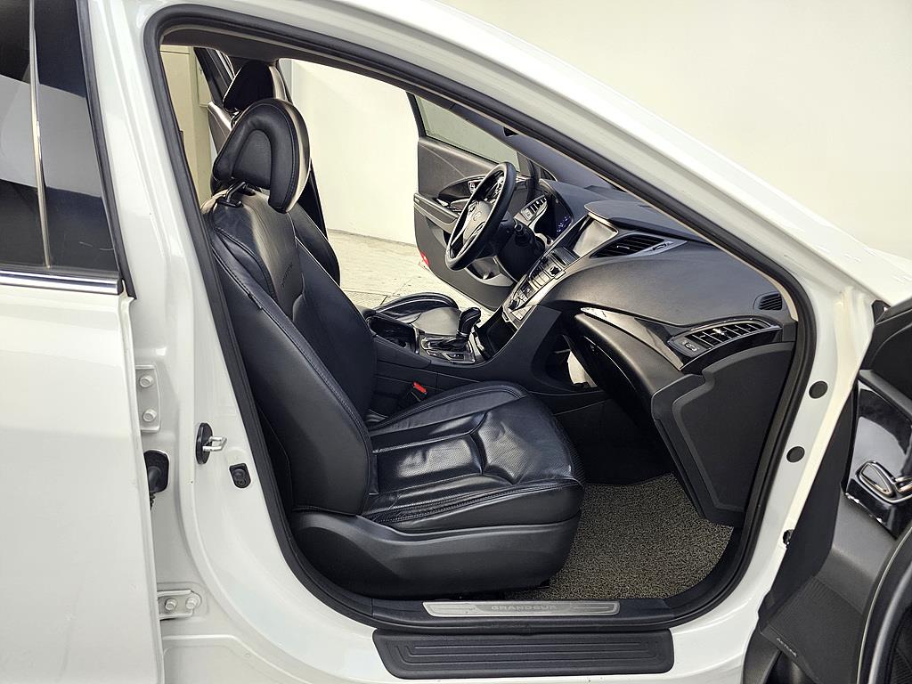 HYUNDAI Grandeur - Vista 11