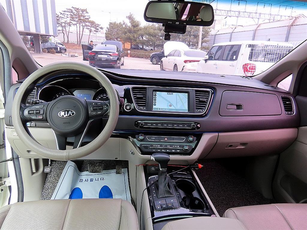 KIA Carnival - Vista 7