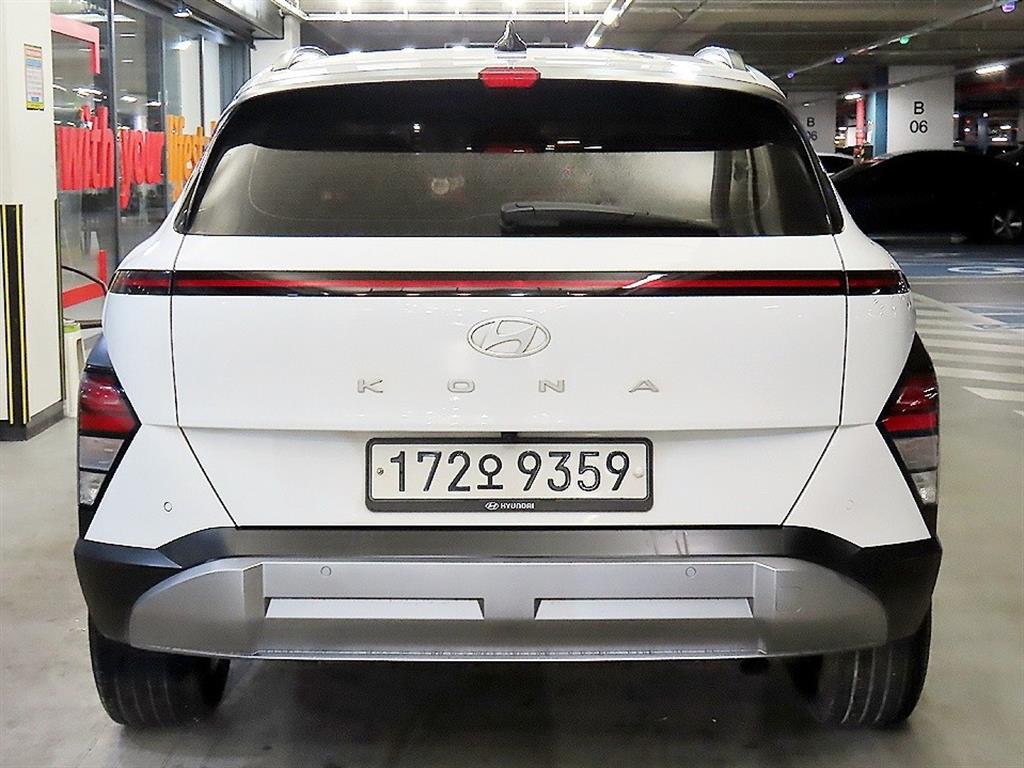 HYUNDAI Kona - Vista 4