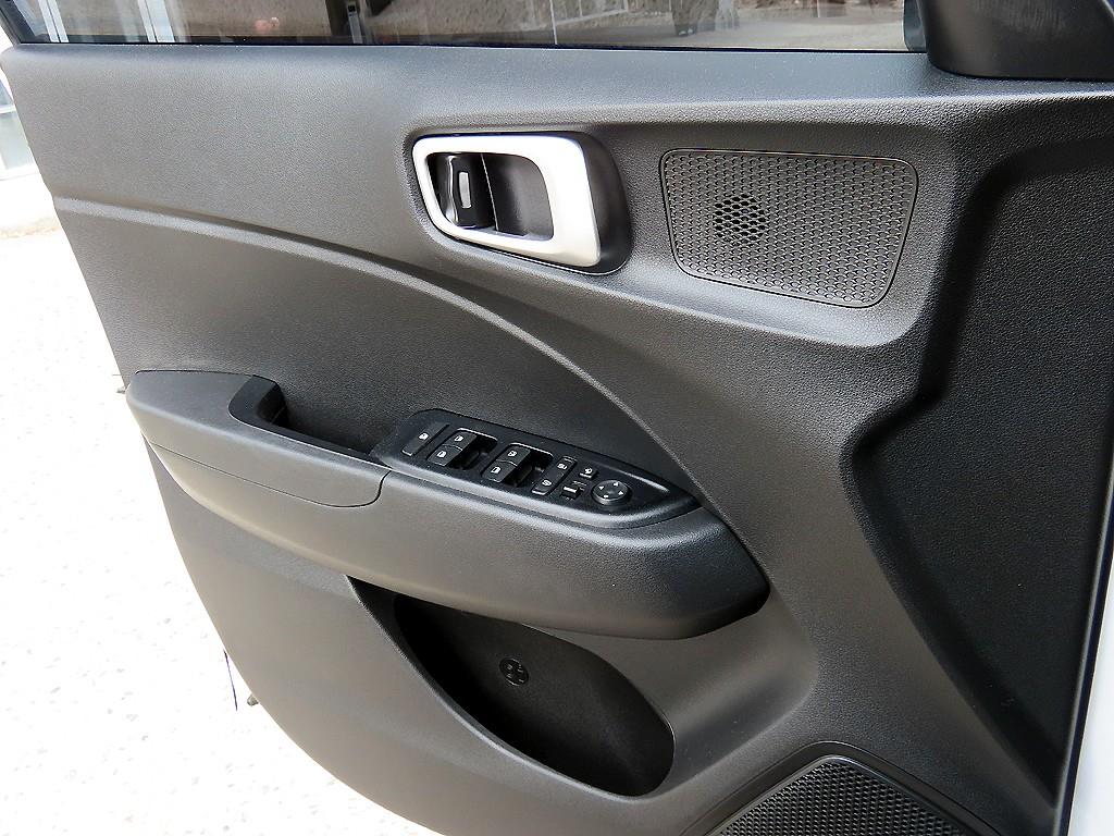 HYUNDAI Venue - Vista 11