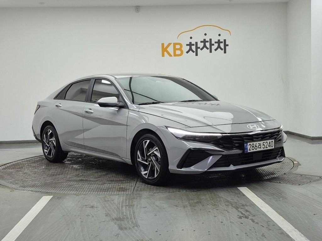 HYUNDAI Avante - Vista 2