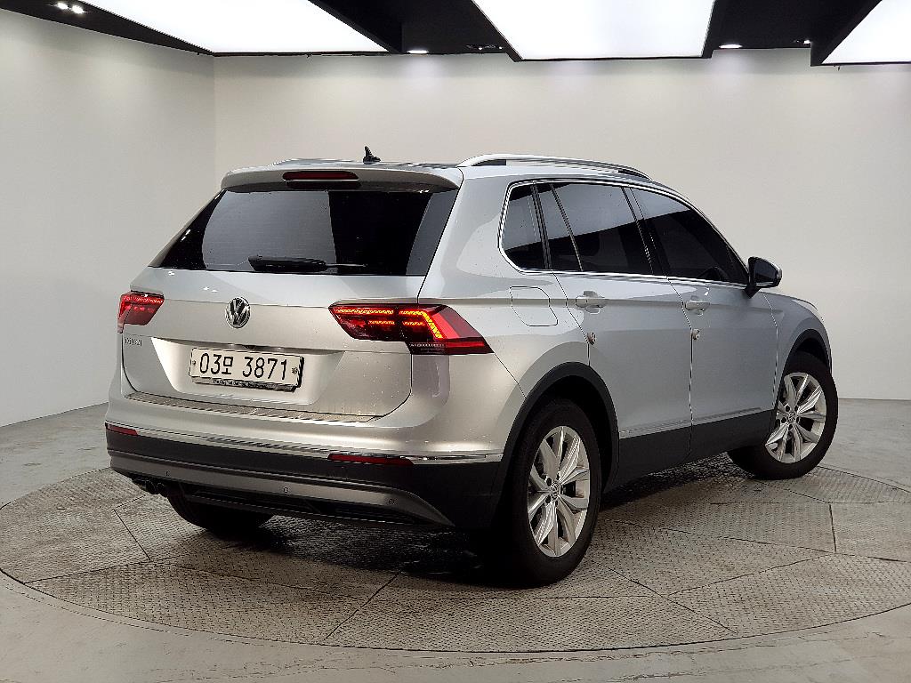 Volkswagen Tiguan - Vista 4