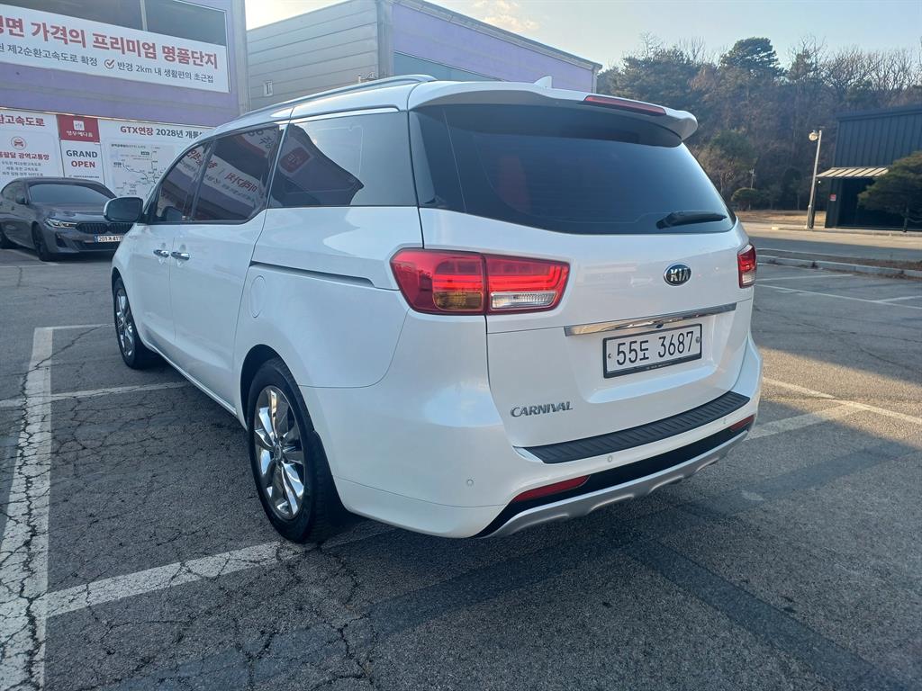 KIA Carnival - Vista 7