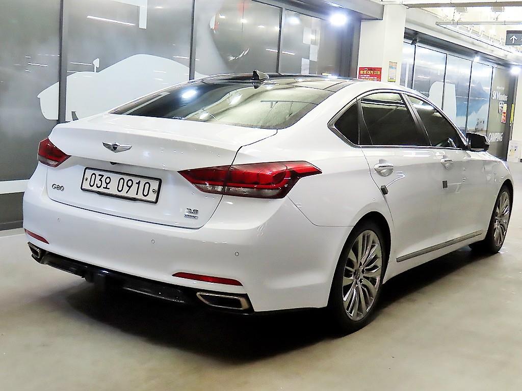 HYUNDAI Genesis - Vista 4