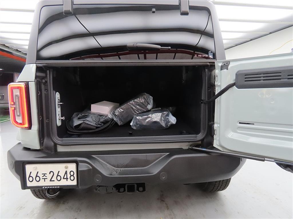 Ford Bronco 2023 the color of pearl - Importación desde Corea - HF Imports Iquique - Foto 18