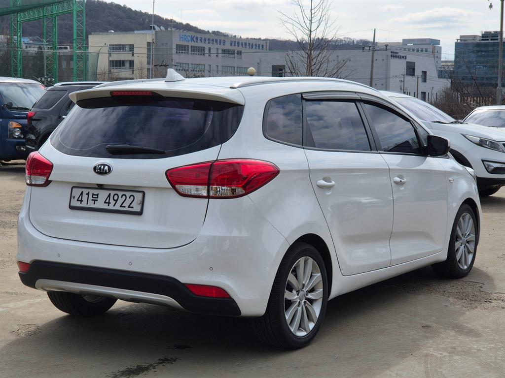 KIA Carens - Vista 4