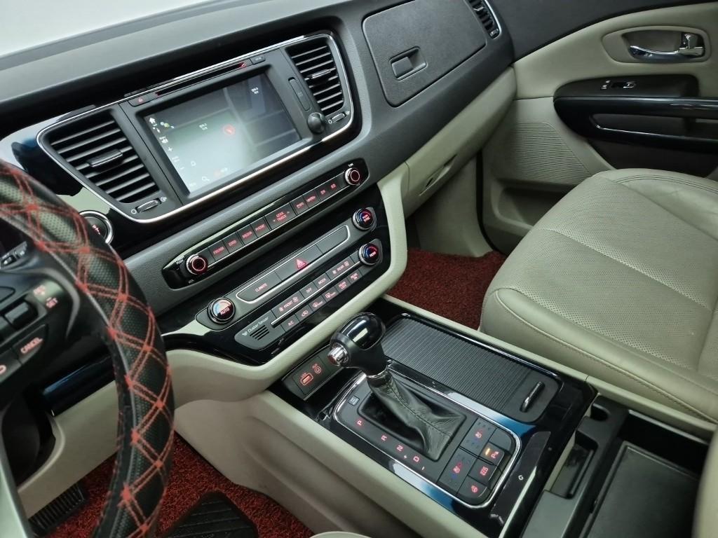 KIA Carnival - Vista 9