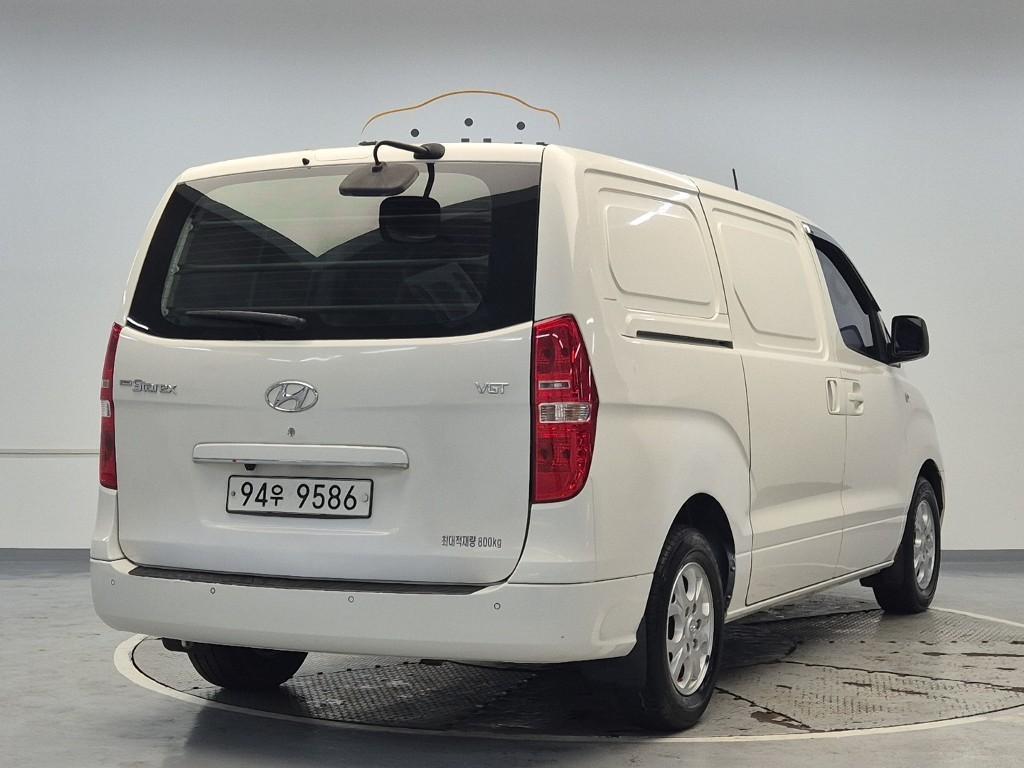 HYUNDAI Starex - Vista 3