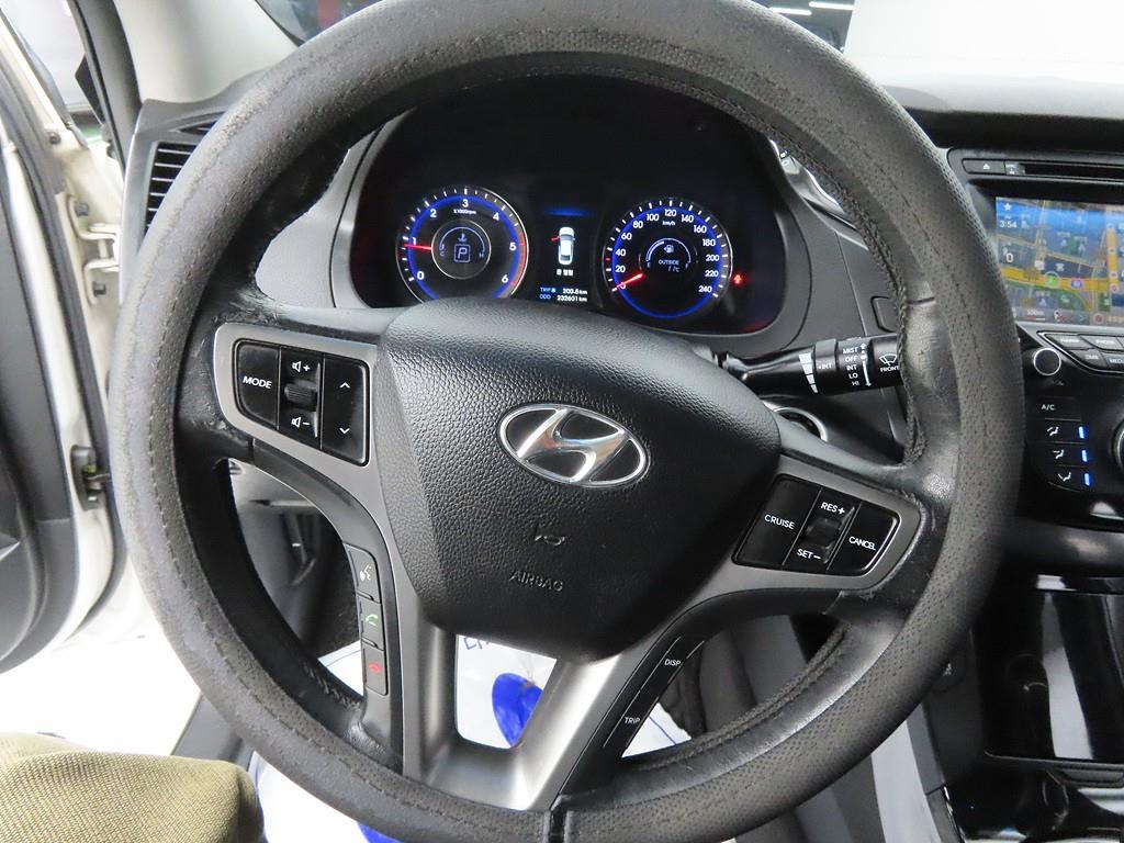 HYUNDAI i40 - Vista 8