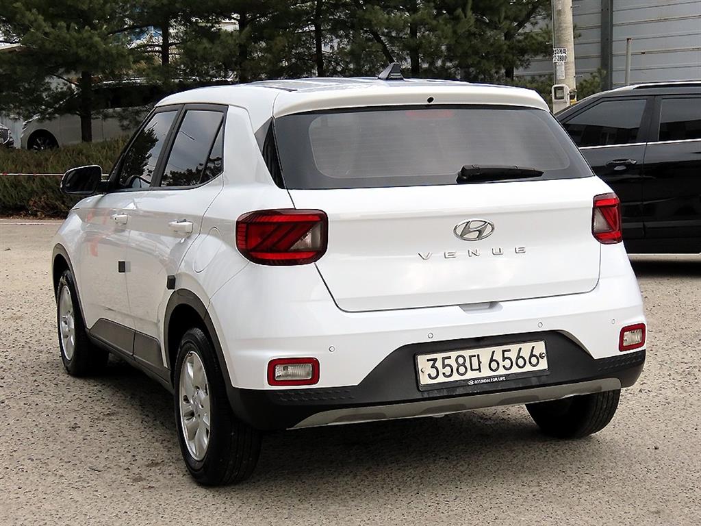 HYUNDAI Venue - Vista 3