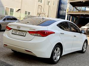 HYUNDAI Avante - Vista 8