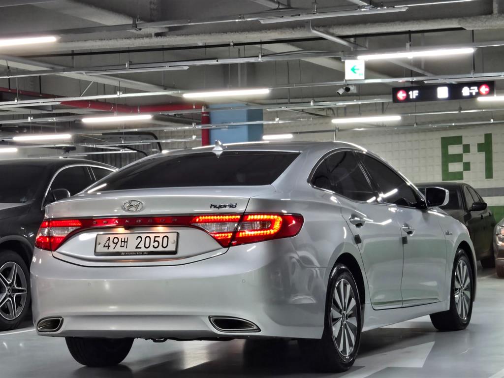 HYUNDAI Grandeur - Vista 5
