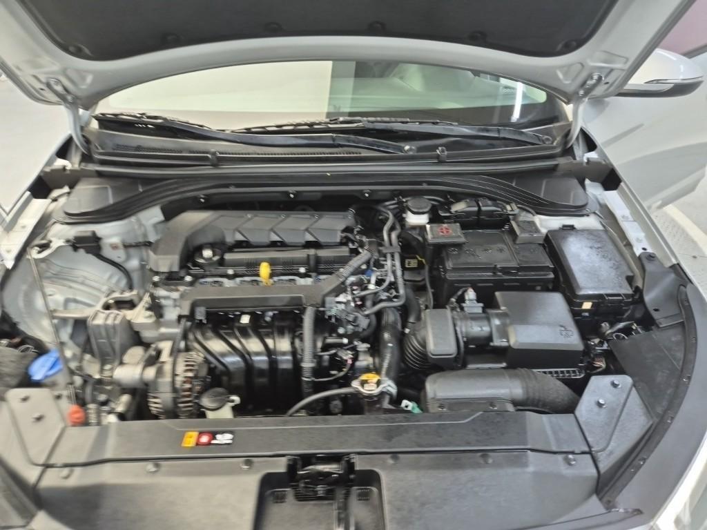 HYUNDAI Avante - Vista 5