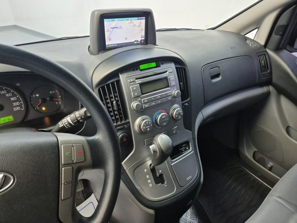 HYUNDAI Starex - Vista 10