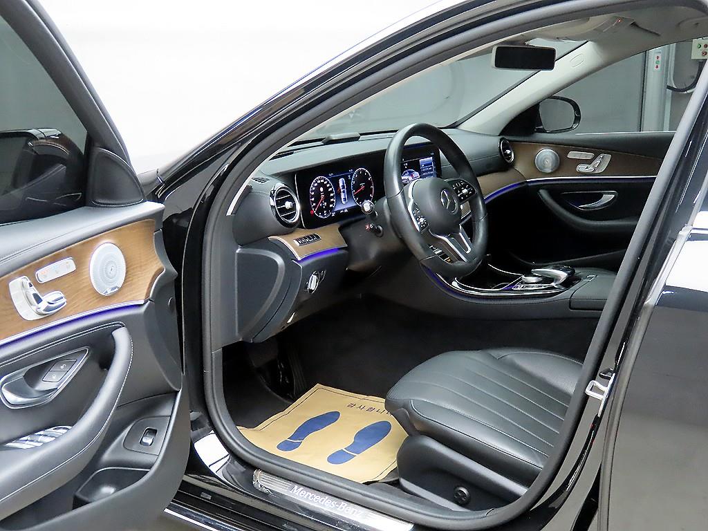 Mercedes Benz E class - Vista 5