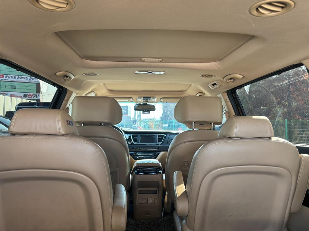 KIA Carnival - Vista 7