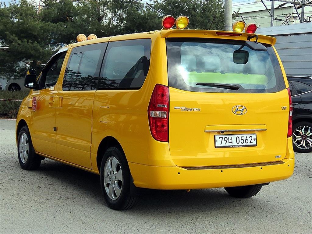 HYUNDAI Starex - Vista 3