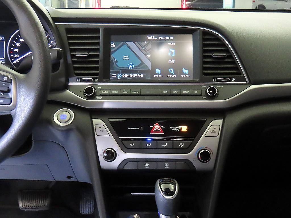 HYUNDAI Avante - Vista 11