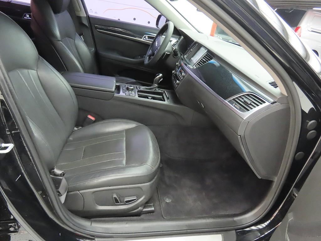 HYUNDAI Genesis - Vista 10