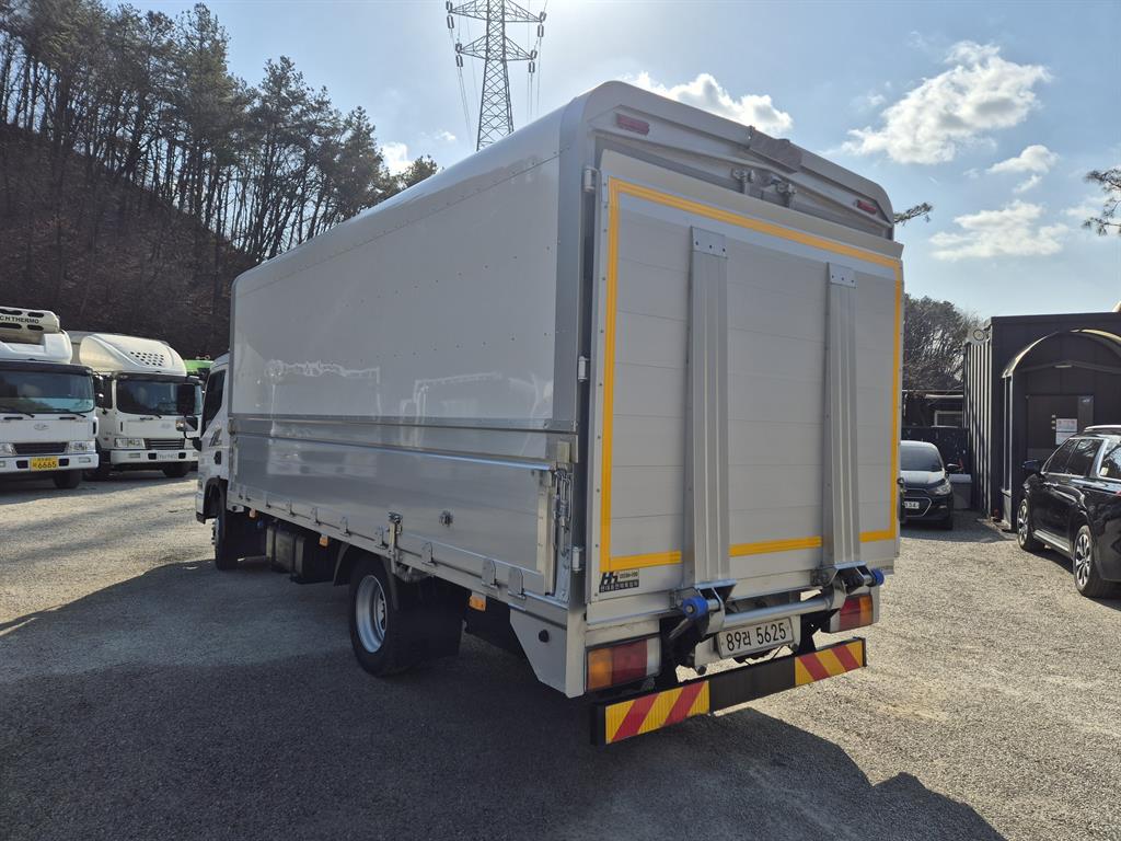 medium and large cargo truck - Vista 5