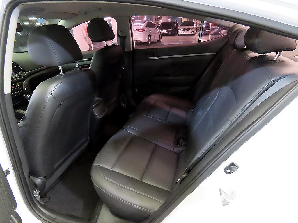 HYUNDAI Avante - Vista 7