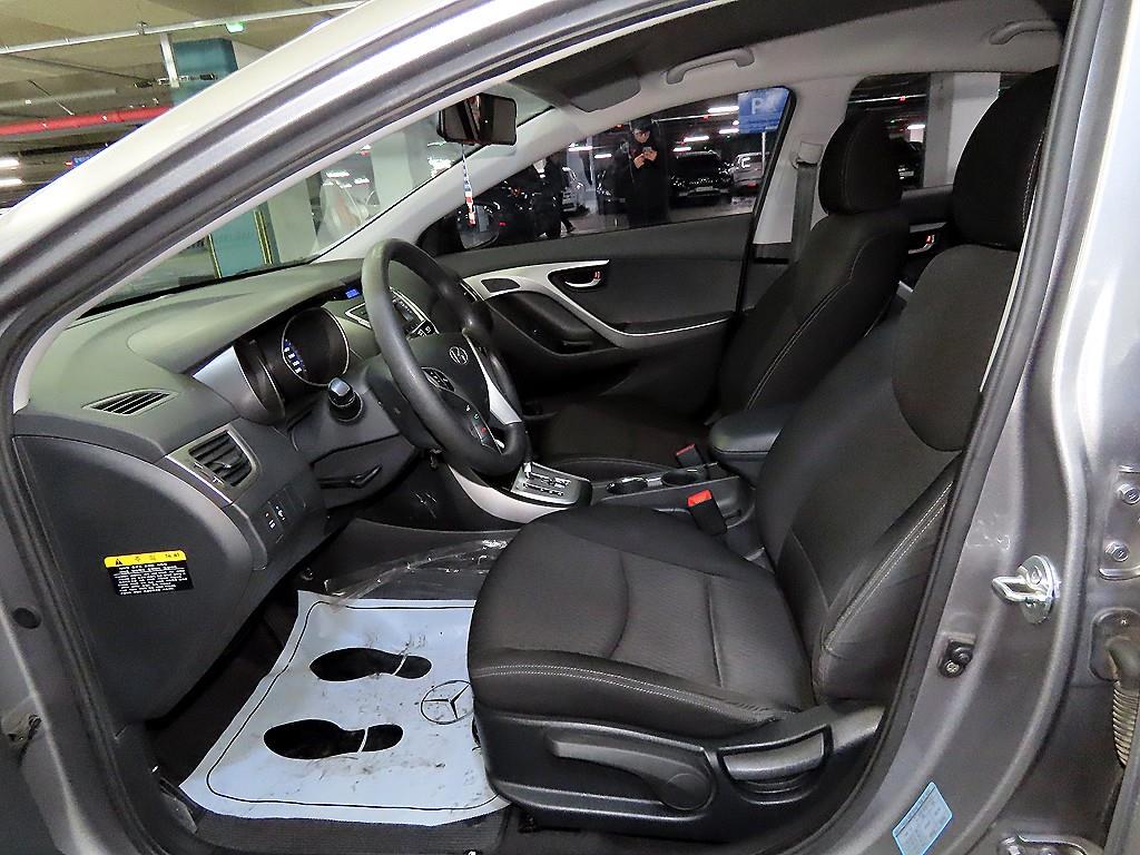 HYUNDAI Avante - Vista 6