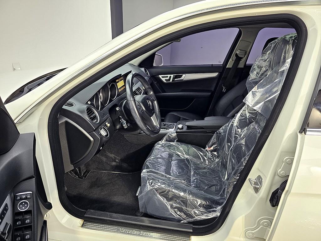 Mercedes Benz C Class - Vista 8