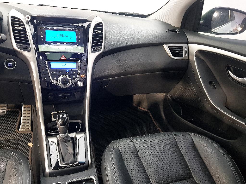 HYUNDAI i30 - Vista 10
