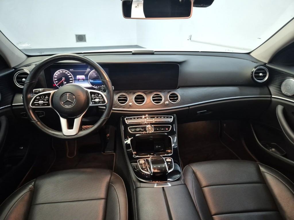 Mercedes Benz E class - Vista 8