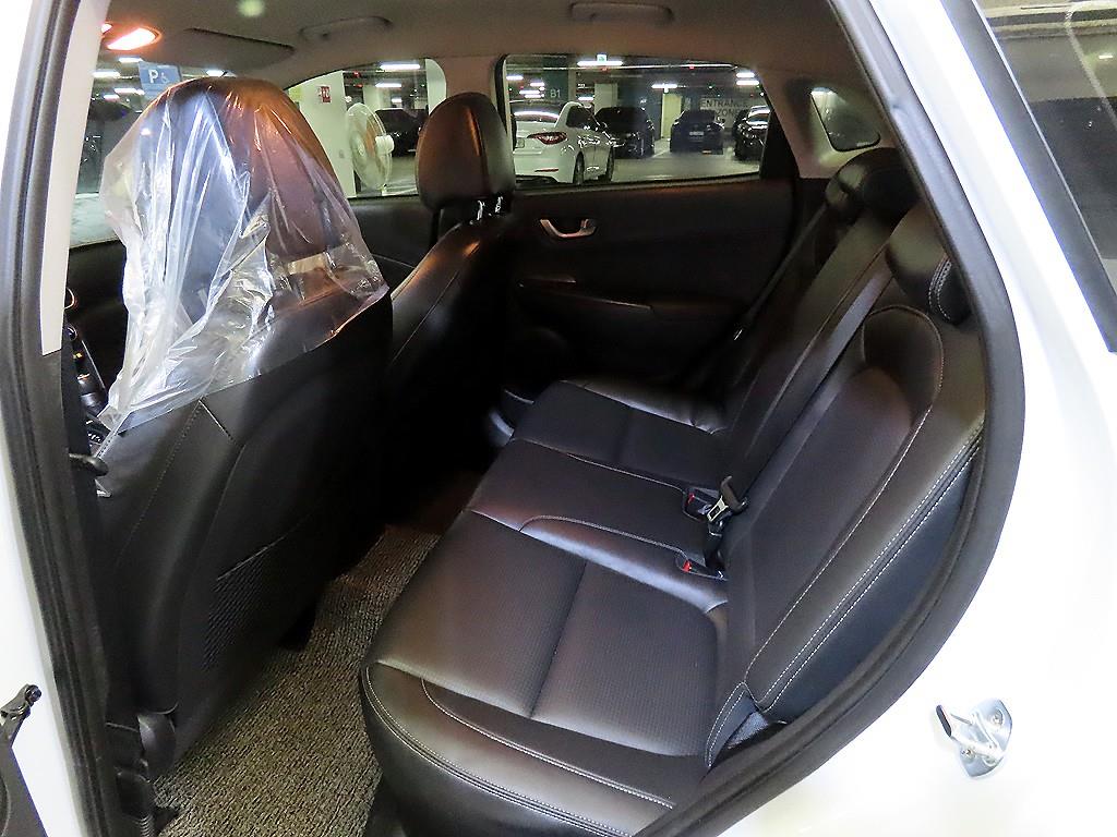 HYUNDAI Kona - Vista 7